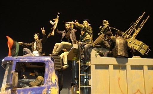 Kadhafi promete inferno a quem atacar a L&iacute;bia