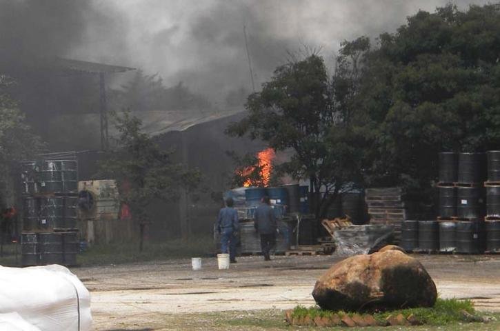 Bombeiros investigam causas de inc&ecirc;ndio em f&aacute;brica de velas de S&atilde;o Sep&eacute;