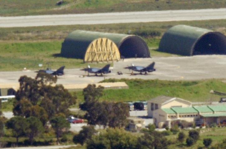 Pa&iacute;ses ocidentais mobilizam-se para atacar Kadhafi pelo ar