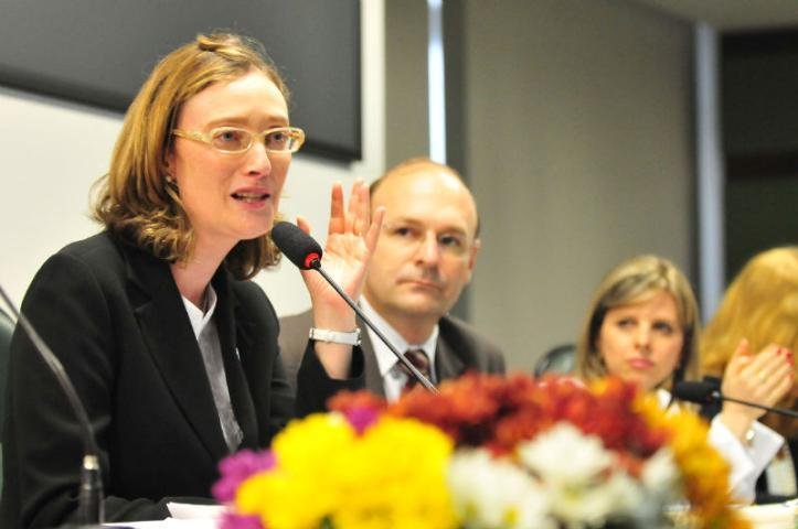 Maria do Ros&aacute;rio defende, na Capital, comiss&atilde;o para apurar crimes da Ditadura