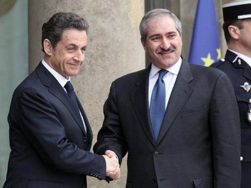 Sarkozy recebe l&iacute;deres de todo o mundo e anuncia a&ccedil;&atilde;o militar na L&iacute;bia