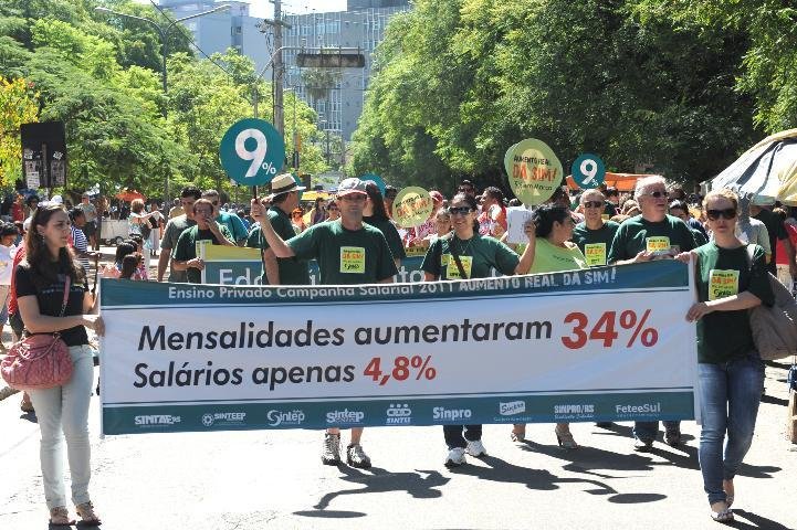 Professores da rede privada fazem manisfesta&ccedil;&atilde;o na Reden&ccedil;&atilde;o