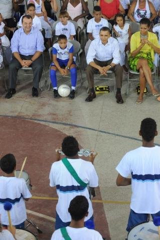 Presidente acompanhou apresenta&ccedil;&otilde;es da comunidade