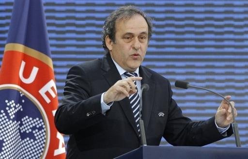 Platini &eacute; reeleito para a presid&ecirc;ncia da Uefa