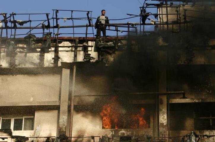 Pr&eacute;dio do Minist&eacute;rio do Interior do Egito &eacute; incendiado