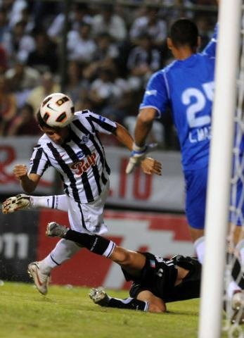 Com dois gols de Renter&iacute;a, Once Caldas empata com Libertad no Paraguai