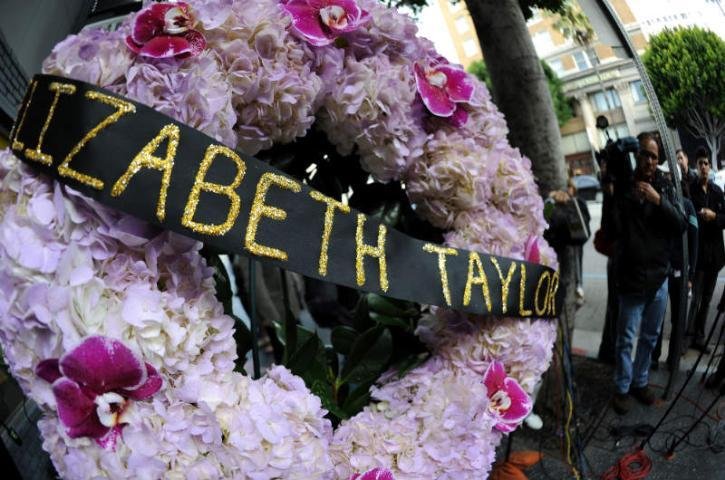 Corpo de Liz Taylor ser&aacute; enterrado em Los Angeles