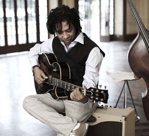 Djavan se apresenta hoje em Porto Alegre