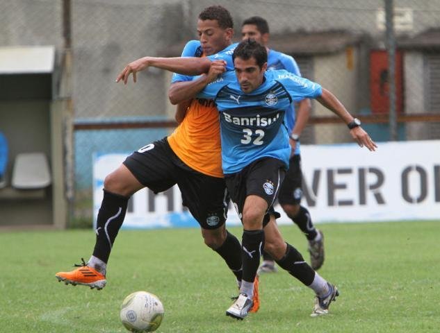 Com refor&ccedil;o de titulares, Gr&ecirc;mio enfrenta o lanterna Inter-SM  
