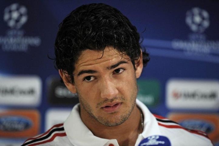 M&eacute;dico confirmou a entorse no tornozelo esquerdo de Pato, que o impede de jogar