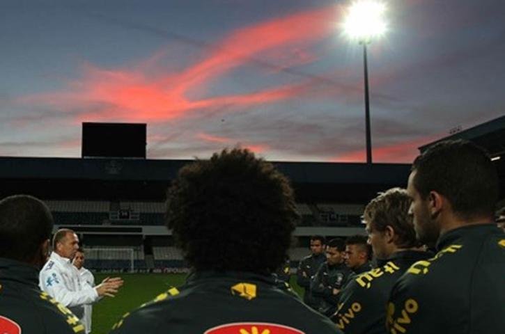 Mano escala Dami&atilde;o entre os titulares