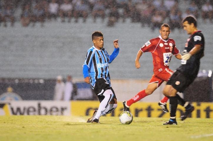 Leandro projeta inscri&ccedil;&atilde;o na Libertadores