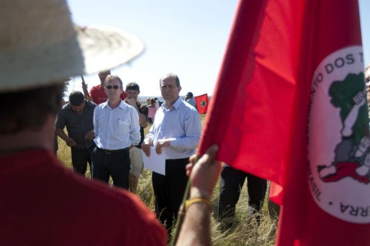 MST aceita proposta do governo e deixa S&atilde;o Borja 