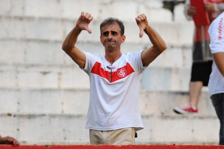 Kleber reclama das vaias ap&oacute;s empate no Beira-Rio