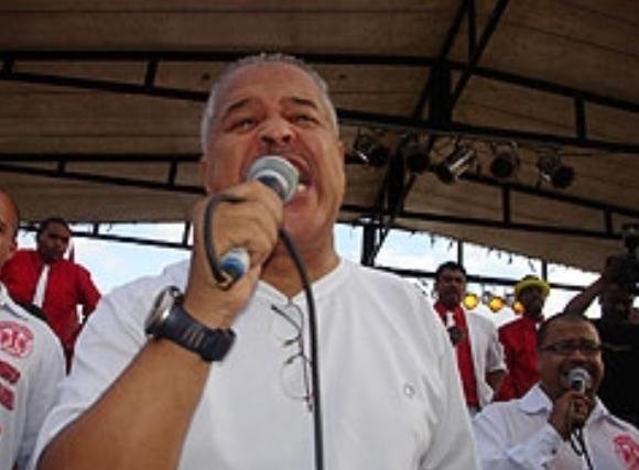 Morre o sambista Carlos Medina