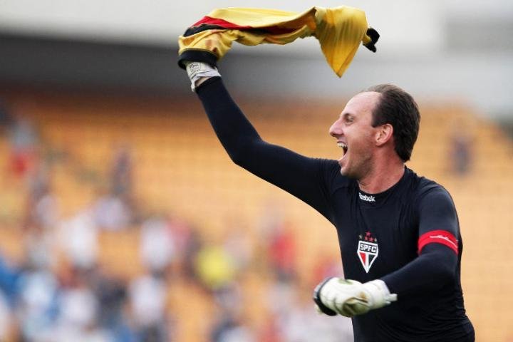 Rog&eacute;rio Ceni marca cent&eacute;simo gol e S&atilde;o Paulo vence o Corinthians