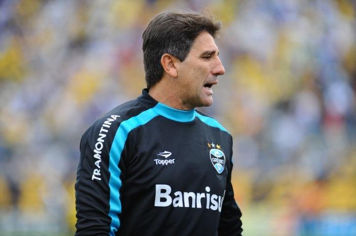 N&atilde;o vai atrapalhar em nada, diz Renato sobre torneio de futv&ocirc;lei
