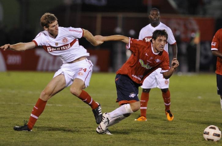 Jorge Wilsterman prepara esquema com apenas um atacante para enfrentar o Inter
