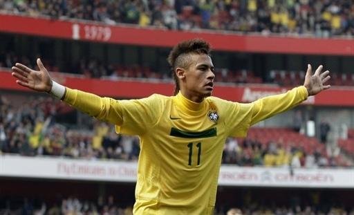 Alem&atilde;o atirou casca de banana em Neymar, diz Arsenal