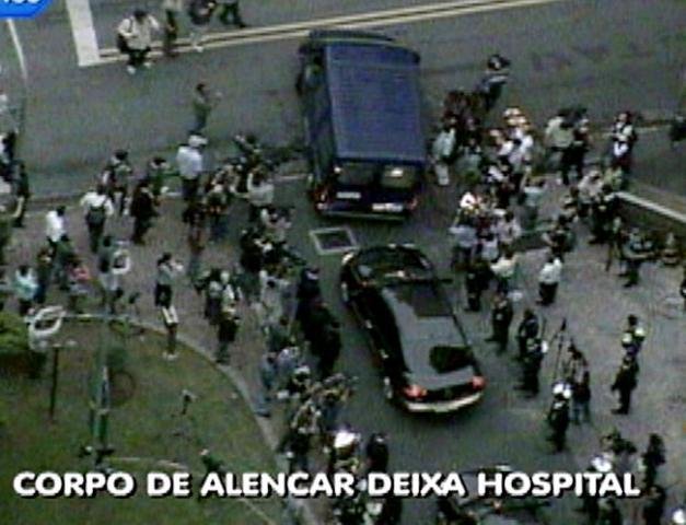 Corpo de Alencar deixa hospital em S&atilde;o Paulo 