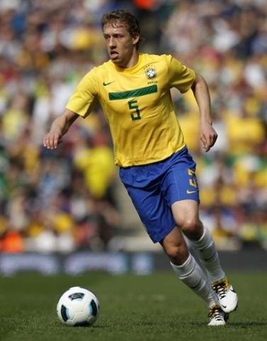 Lucas assina novo contrato com o Liverpool