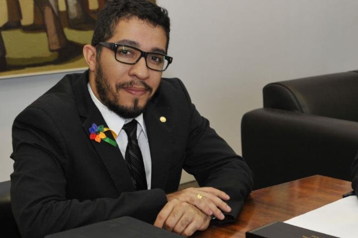 &Eacute; demente ou est&aacute; debochando, diz deputado Jean Wyllys, ex-participante do BBB