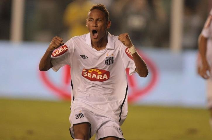 Neymar minimiza propostas e garante que fica no Santos