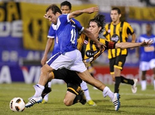 Cruzeiro bate Guaran&iacute; no Paraguai e chega a 13 pontos