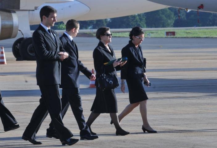 O avi&atilde;o da FAB com o corpo do ex-vice-presidente Jos&eacute; Alencar pousou na Base A&eacute;rea da Pampulha