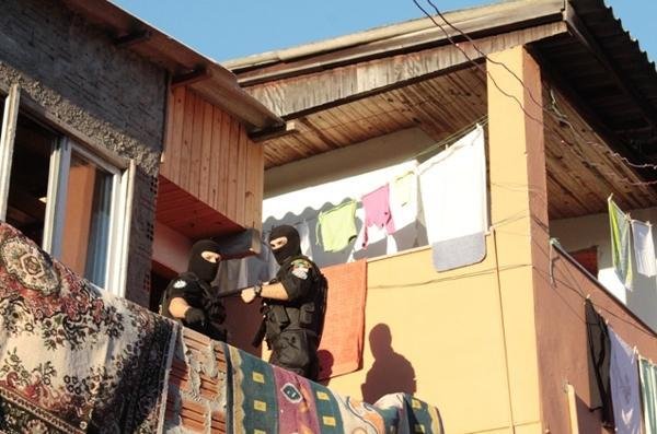 Opera&ccedil;&atilde;o no Morro Santa Teresa teve in&iacute;cio com toque de recolher