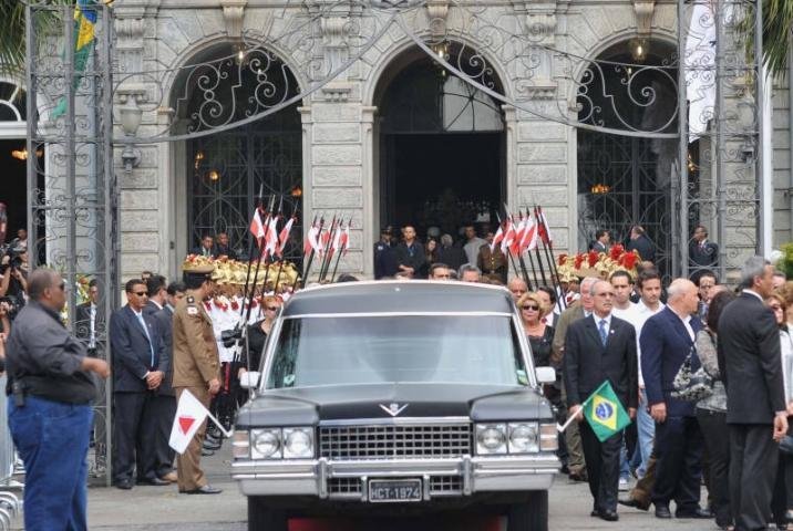 Corpo de Jos&eacute; Alencar &eacute; cremado em MG