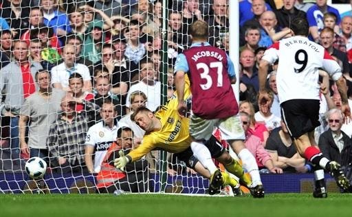 Com show de Rooney, Manchester United derrota o West Ham de virada