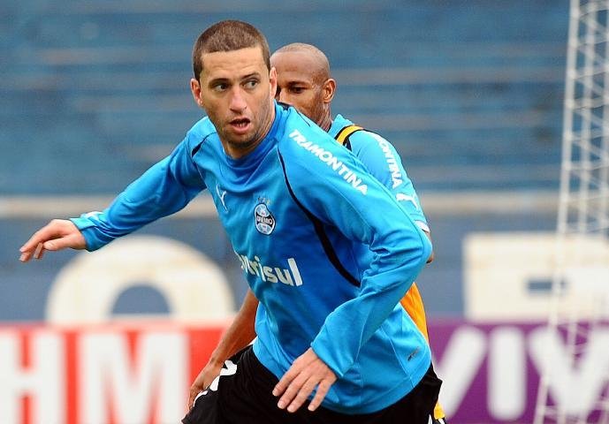 Capit&atilde;o F&aacute;bio Rochemback est&aacute; de volta na meia cancha