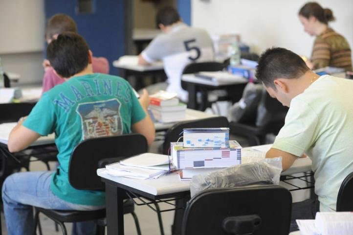 Concurso para defensor p&uacute;blico re&uacute;ne centenas na Capital