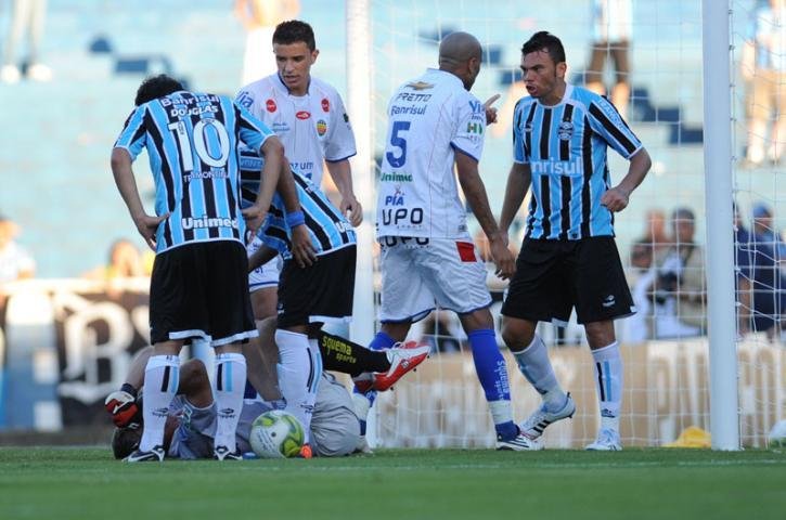 Leandro marca e Gr&ecirc;mio vence o Veran&oacute;polis 