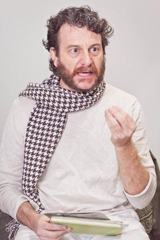 Ator uruguaio-ga&uacute;cho protagoniza drama em Curitiba
