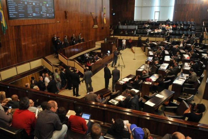 Assembleia aprova m&iacute;nimo regional de R$ 610