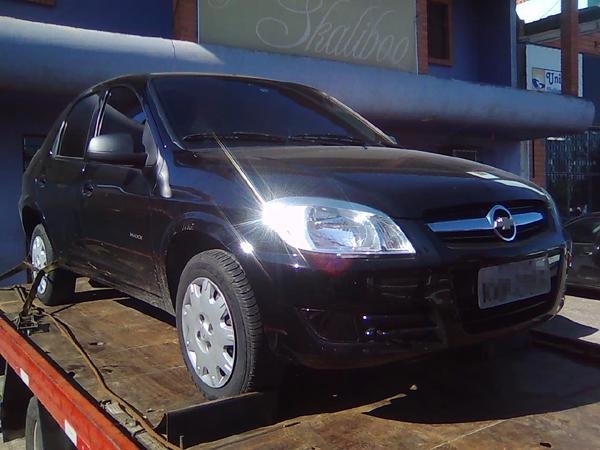 Carro tamb&eacute;m foi apreendido com a dupla