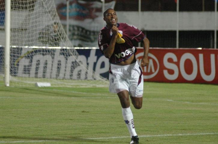 Lima n&atilde;o teve dificuldades para marcar