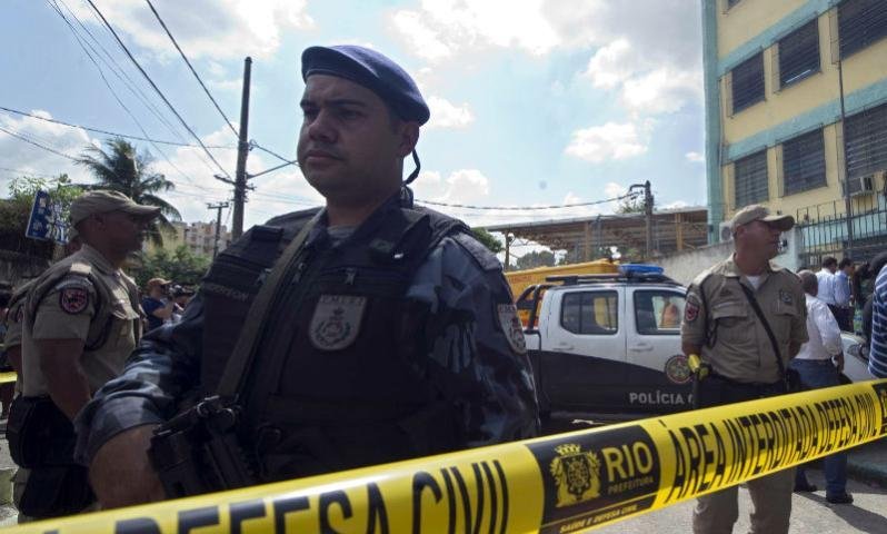 Segundo a secretaria, h&aacute; dez estudantes mortos, al&eacute;m do atirador Wellington Menezes de Oliveira