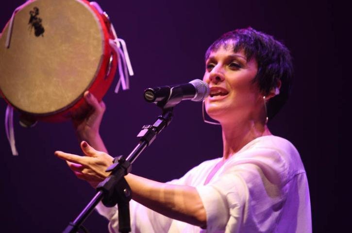 Cantora italiana Mafalda Minnozzi se apresenta em Porto Alegre dia 14
