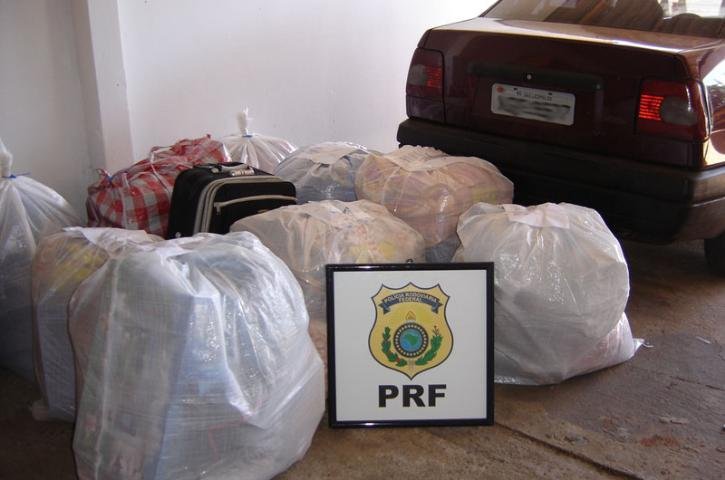 Dois carros com mercadorias contrabandeadas foram apreendidos em Lajeado