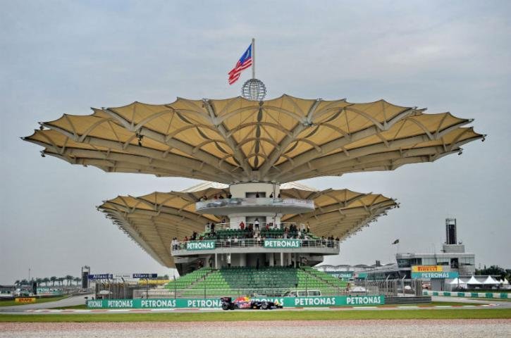 Mark Webber &eacute; o mais r&aacute;pido na primeira sess&atilde;o de treinos livres em Sepang