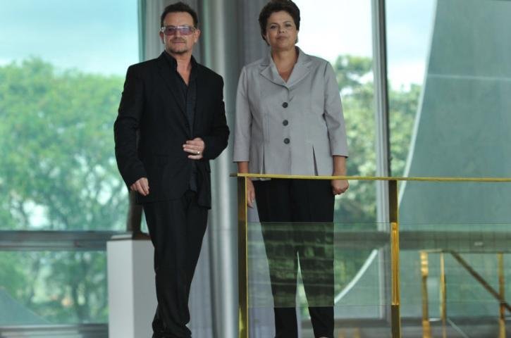 Bono Vox foi recebido por Dilma Rousseff e rezou por crian&ccedil;as mortas no Rio