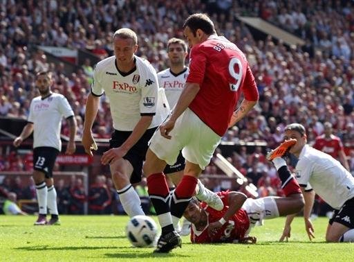 Manchester United vence Fulham e dispara no Ingl&ecirc;s