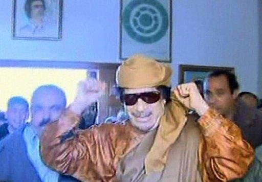 Televis&atilde;o l&iacute;bia mostra imagens de Kadhafi em escola