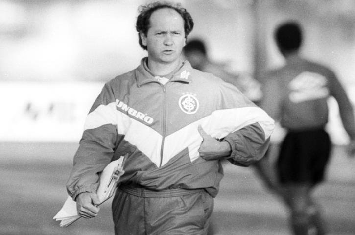 Falc&atilde;o deve ser anunciado hoje, afirma Roberto Siegmann