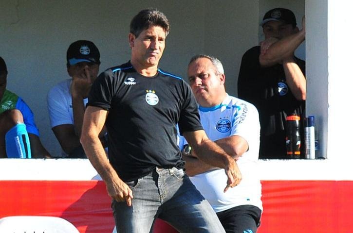 &acute;Com todo respeito ao Falc&atilde;o, eu sou campe&atilde;o do mundo`, provoca Renato