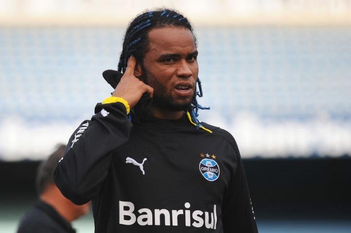 Renato descarta escalar Carlos Alberto no Gr&ecirc;mio esta semana
