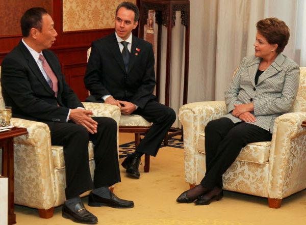 Em Pequim, Dilma recebe em audi&ecirc;ncia presidente da Foxconn